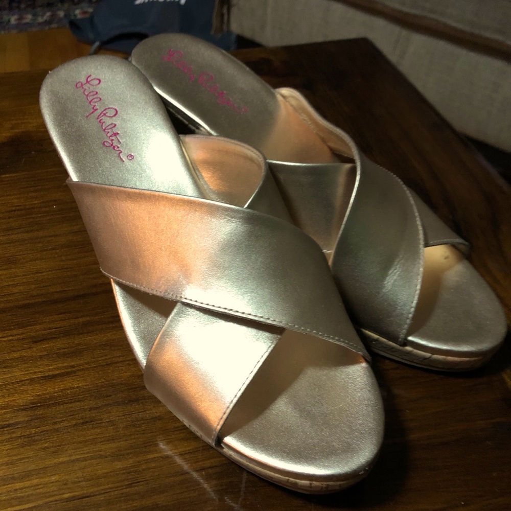 Lilly Pulitzer Sz 9 gold wedge sandals